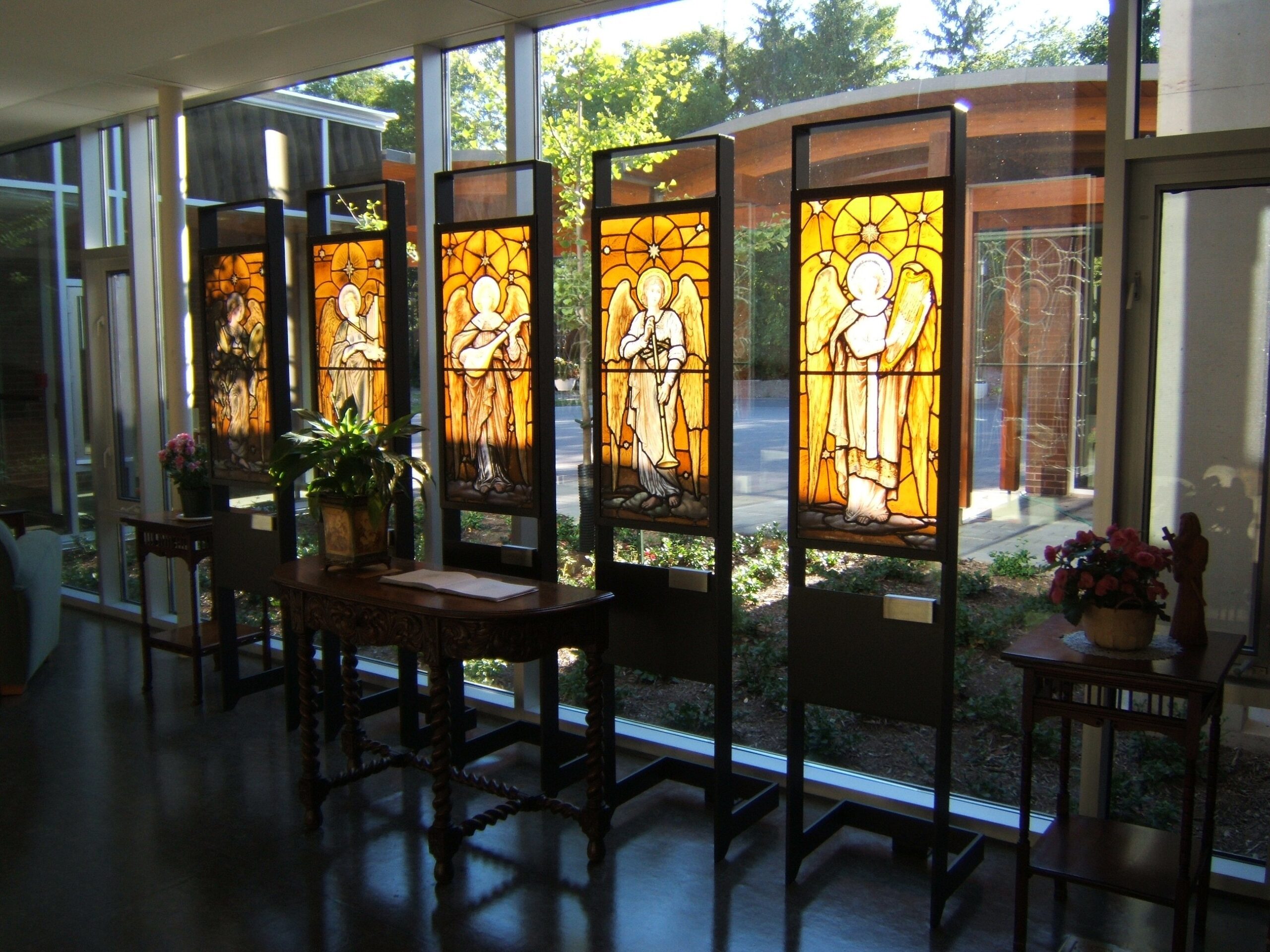 Angel windows